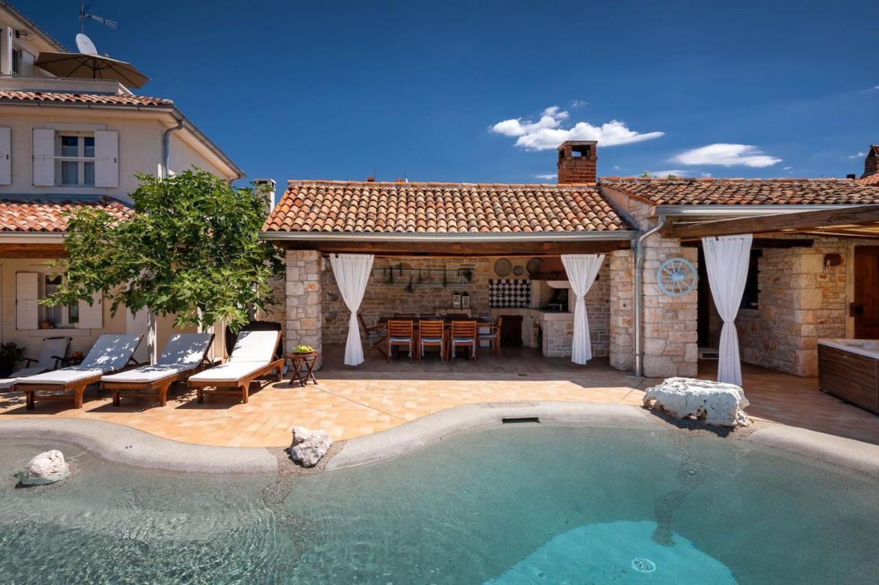 Family Villa Elizabeta With Pool In Umag Cepljani Exterior foto